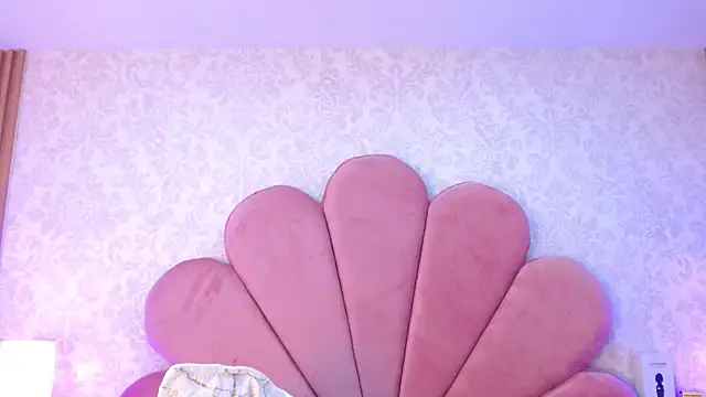 ElhaThomson online show from November 25, 2025, 5:29 am