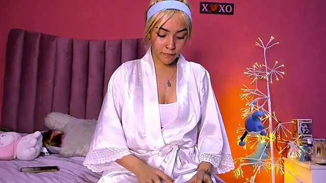 asami kimi online show from February 13, 2025, 4:32 am