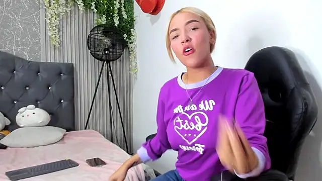 asami kimi online show from February 18, 2025, 12:26 am