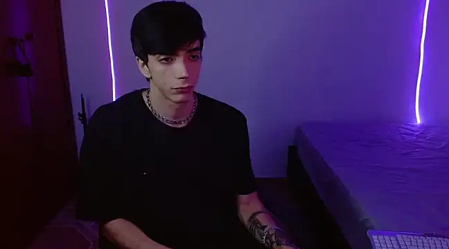 H3ll B0I online show from March 11, 2025, 6:32 am