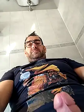 Snapshot of Hardasanut chatting on October 13, 2025, 10:37 am Hardasanut online show from October 13, 2025, 10:37 am