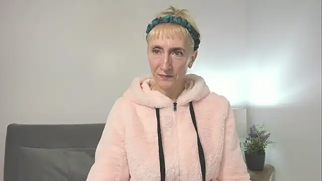 MargaretMilf69 online show from October 16, 2025, 3:13 pm
