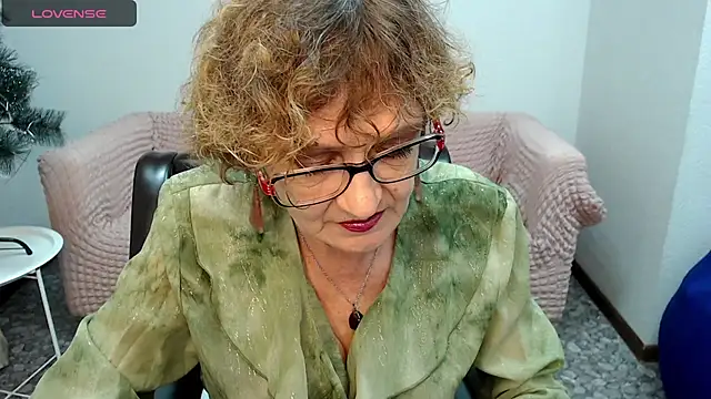 Snapshot of SexyGrandma_ chatting on February 1, 2025, 7:47 am SexyGrandma  online show from February 1, 2025, 7:47 am