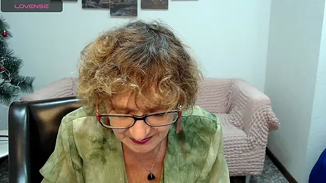 Snapshot of SexyGrandma_ chatting on February 2, 2025, 8:13 am SexyGrandma  online show from February 2, 2025, 8:13 am