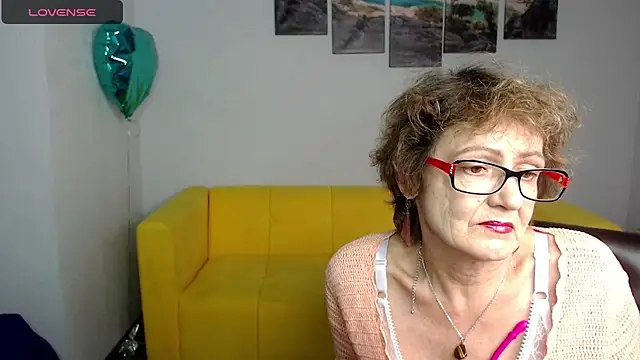 Snapshot of SexyGrandma_ chatting on March 3, 2025, 9:05 pm SexyGrandma  online show from March 3, 2025, 9:05 pm