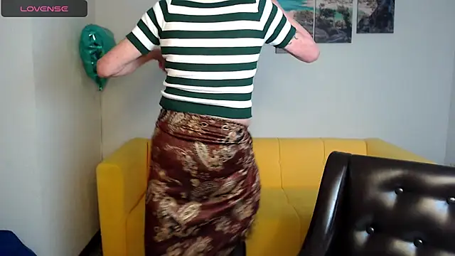 Snapshot of SexyGrandma_ chatting on March 16, 2025, 4:12 pm SexyGrandma  online show from March 16, 2025, 4:12 pm