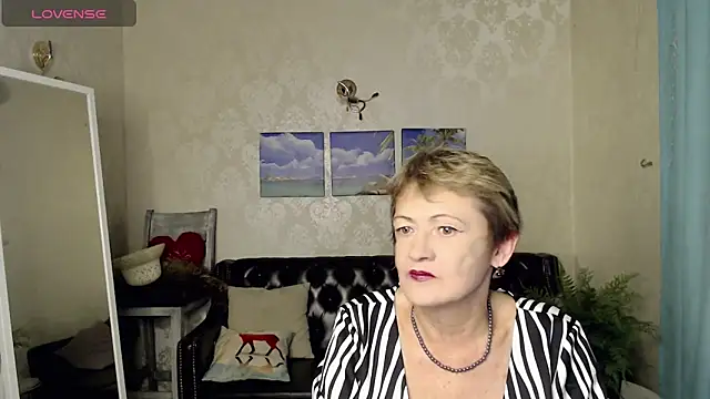 Snapshot of SexyGrandma_ chatting on October 16, 2025, 3:46 pm SexyGrandma  online show from October 16, 2025, 3:46 pm