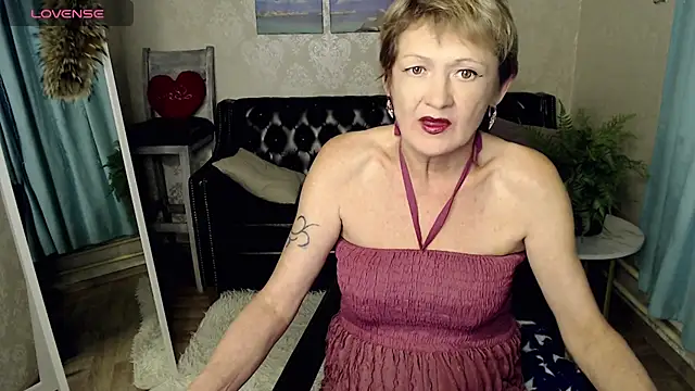 Snapshot of SexyGrandma_ chatting on October 17, 2025, 4:20 pm SexyGrandma  online show from October 17, 2025, 4:20 pm