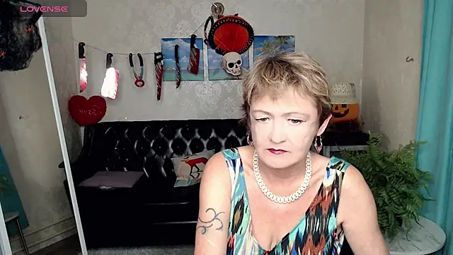 Snapshot of SexyGrandma_ chatting on October 23, 2025, 5:01 pm SexyGrandma  online show from October 23, 2025, 5:01 pm