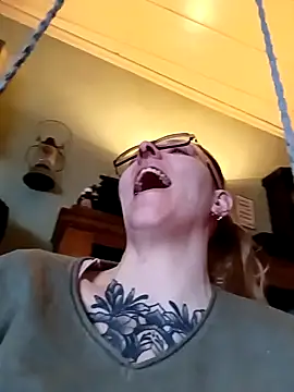 Astrid-Gilbert online show from February 4, 2025, 4:08 pm