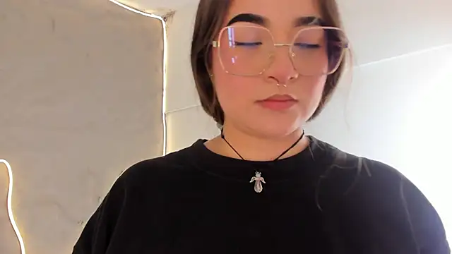 Shanntal  online show from February 25, 2026, 7:23 pm