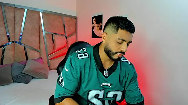 Snapshot of LeandroRusso chatting on February 5, 2025, 8:25 pm LeandroRusso online show from February 5, 2025, 8:25 pm