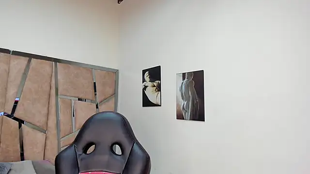 Snapshot of LeandroRusso chatting on February 27, 2025, 8:20 pm LeandroRusso online show from February 27, 2025, 8:20 pm