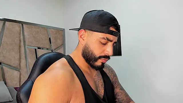 Snapshot of LeandroRusso chatting on March 2, 2025, 9:01 pm LeandroRusso online show from March 2, 2025, 9:01 pm