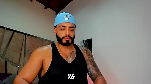 Snapshot of LeandroRusso chatting on March 7, 2025, 12:48 am LeandroRusso online show from March 7, 2025, 12:48 am