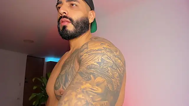 Snapshot of LeandroRusso chatting on March 18, 2025, 2:25 am LeandroRusso online show from March 18, 2025, 2:25 am