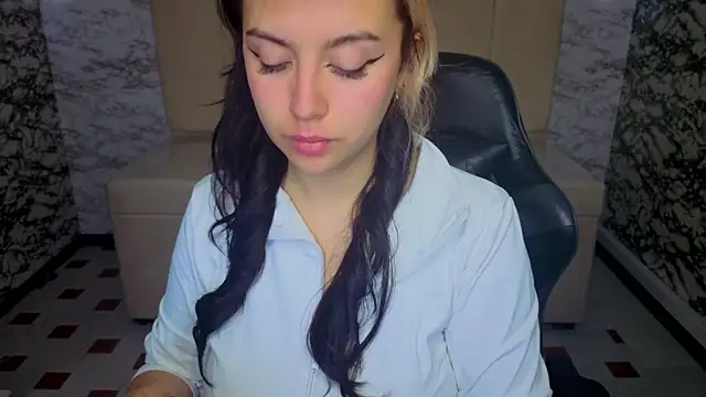 Hela v online show from April 9, 2026, 1:05 pm