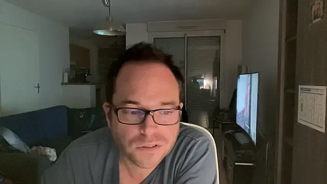 Funnyjul31 online show from January 9, 2026, 7:37 pm