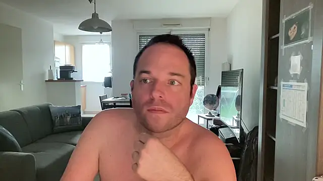 Funnyjul31 online show from February 6, 2026, 4:21 pm