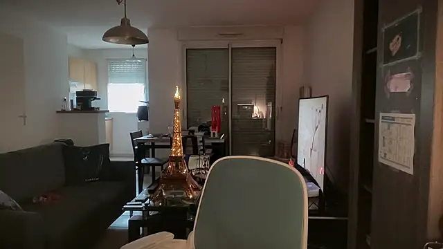 Funnyjul31 online show from April 19, 2026, 6:10 pm