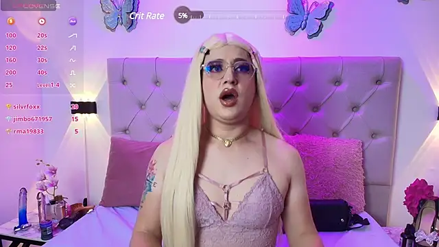 Snapshot of Alyssaa_Hunter chatting on February 18, 2025, 1:32 am Alyssaa Hunter online show from February 18, 2025, 1:32 am