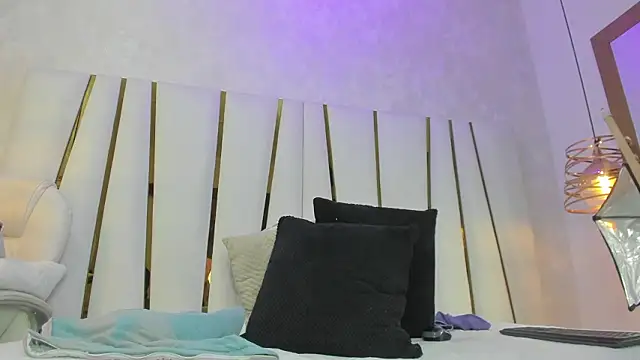 violet gray  online show from March 19, 2026, 10:08 am