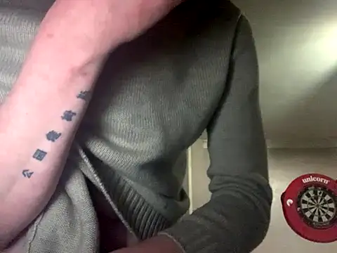 hunkiefend21 online show from December 2, 2025, 4:40 am