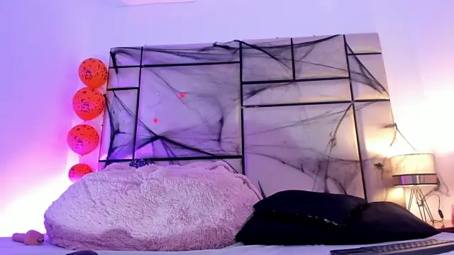 JulianaaHerrera online show from November 4, 2025, 11:31 am