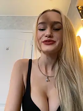 KristinaDane online show from February 4, 2025, 9:38 am