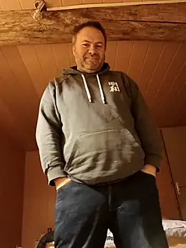 Snapshot of Pourleplasirs chatting on March 6, 2025, 11:53 pm Pourleplasirs online show from March 6, 2025, 11:53 pm