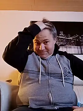 Snapshot of Pourleplasirs chatting on March 18, 2025, 10:15 pm Pourleplasirs online show from March 18, 2025, 10:15 pm