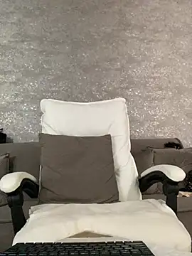 LillySquirtShot online show from April 12, 2026, 11:21 pm