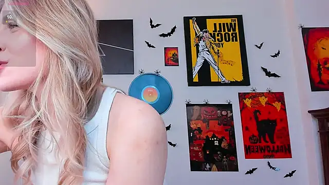 Snapshot of heartseduction chatting on November 28, 2025, 12:19 pm heartseduction online show from November 28, 2025, 12:19 pm