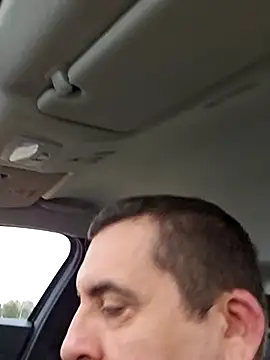 Usame como quieras online show from March 8, 2025, 8:22 am