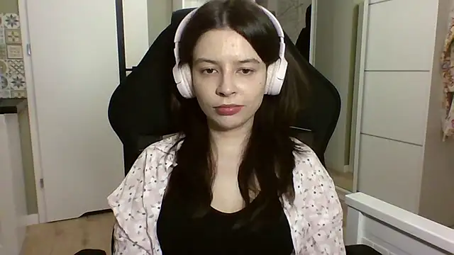 LariceSexy online show from April 18, 2026, 7:58 pm