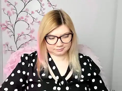 Snapshot of Lola_moree chatting on January 18, 2026, 12:53 pm Lola moree online show from January 18, 2026, 12:53 pm