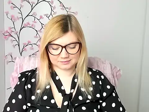 Snapshot of Lola_moree chatting on February 5, 2026, 12:54 pm Lola moree online show from February 5, 2026, 12:54 pm