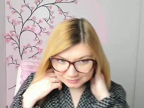 Snapshot of Lola_moree chatting on February 9, 2026, 12:42 pm Lola moree online show from February 9, 2026, 12:42 pm