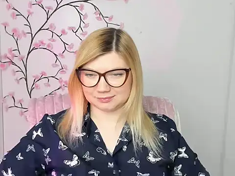 Snapshot of Lola_moree chatting on February 17, 2026, 12:56 pm Lola moree online show from February 17, 2026, 12:56 pm