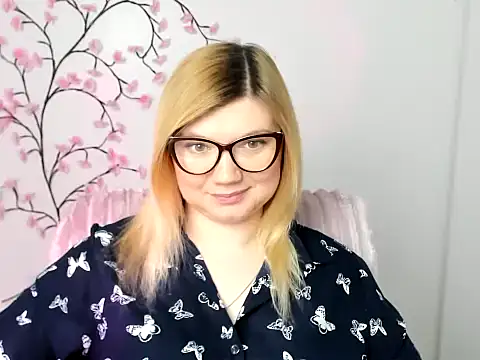 Snapshot of Lola_moree chatting on February 22, 2026, 12:47 pm Lola moree online show from February 22, 2026, 12:47 pm