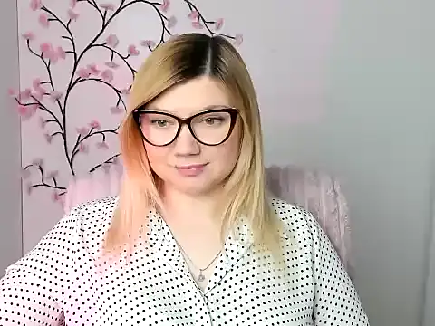 Snapshot of Lola_moree chatting on February 23, 2026, 12:46 pm Lola moree online show from February 23, 2026, 12:46 pm