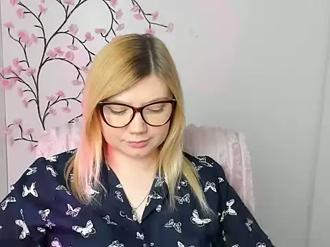 Snapshot of Lola_moree chatting on February 24, 2026, 12:36 pm Lola moree online show from February 24, 2026, 12:36 pm