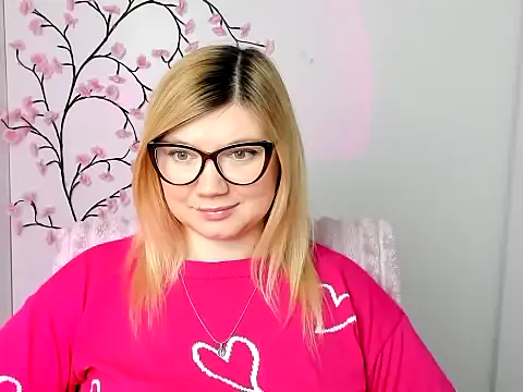 Snapshot of Lola_moree chatting on February 25, 2026, 12:37 pm Lola moree online show from February 25, 2026, 12:37 pm