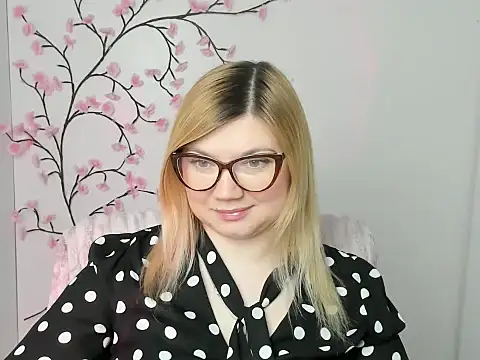 Snapshot of Lola_moree chatting on March 3, 2026, 12:33 pm Lola moree online show from March 3, 2026, 12:33 pm