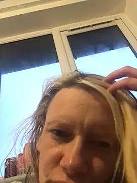 Snapshot of blondey206 chatting on February 10, 2025, 5:09 pm blondey206 online show from February 10, 2025, 5:09 pm