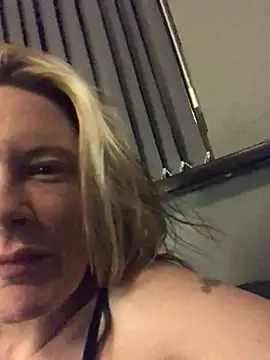 Snapshot of blondey206 chatting on March 5, 2025, 11:05 pm blondey206 online show from March 5, 2025, 11:05 pm