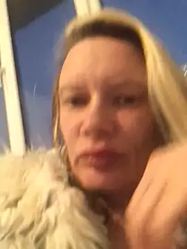 Snapshot of blondey206 chatting on March 10, 2025, 6:05 am blondey206 online show from March 10, 2025, 6:05 am