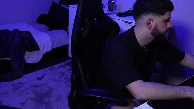 Snapshot of lucas_kazimm chatting on February 21, 2025, 12:39 pm lucas kazimm online show from February 21, 2025, 12:39 pm