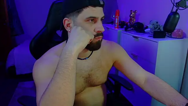 Snapshot of lucas_kazimm chatting on March 3, 2025, 9:05 pm lucas kazimm online show from March 3, 2025, 9:05 pm