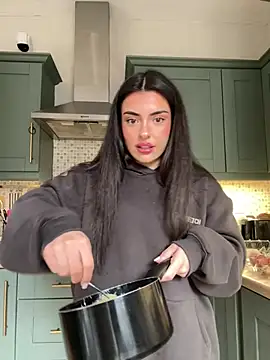 cute carly  online show from March 16, 2025, 11:38 am